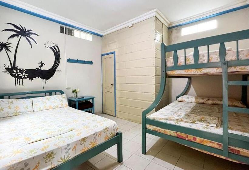 غرفة قياسية ثلاثية, Arrecife Montañita Hostal