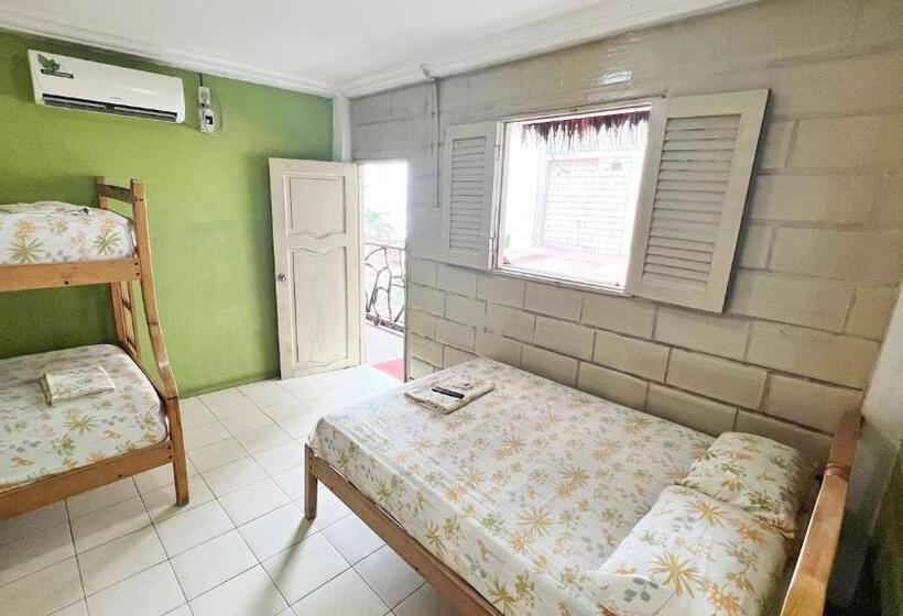 غرفة قياسية رباعية, Arrecife Montañita Hostal