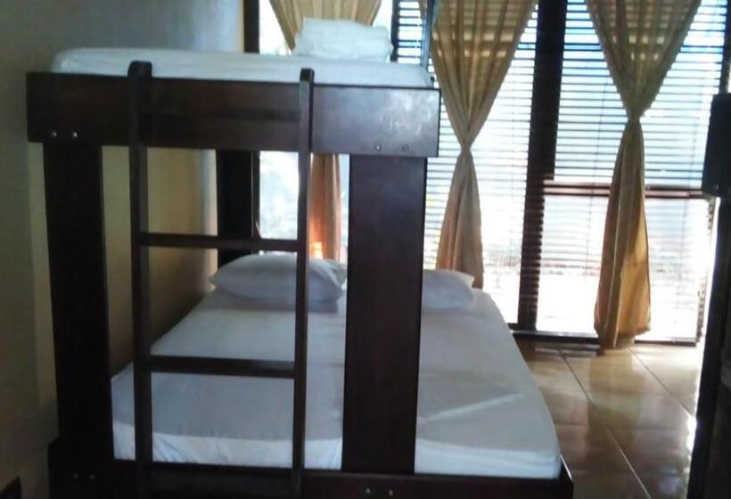 Четырехместный Номер Стандарт, Cabinas Surf Arribadas