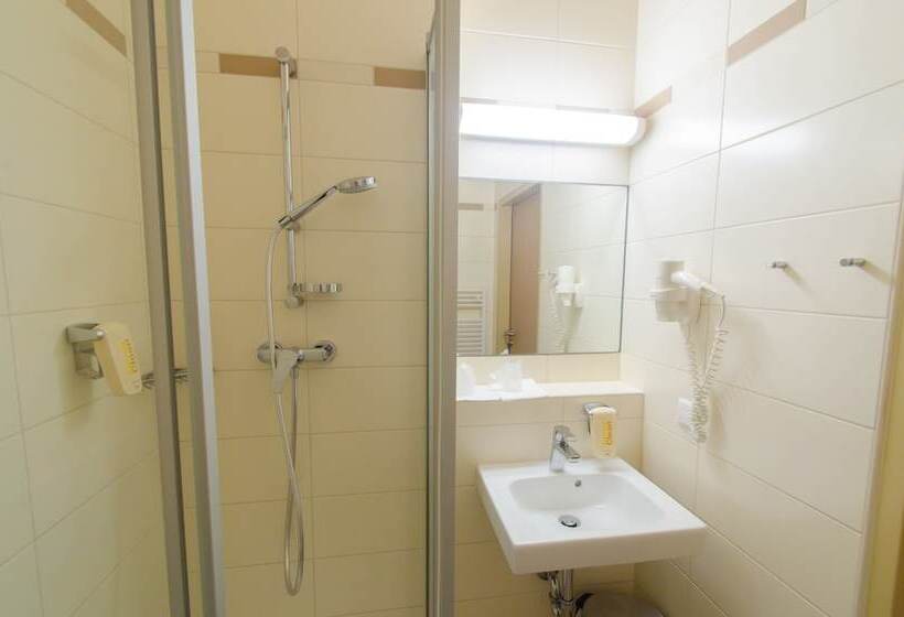 스탠다드 트리플 룸, Jufa Hotel Graz City