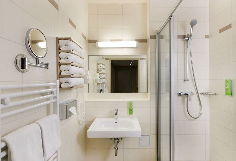 4인용 스탠다드 룸, Jufa Hotel Graz City