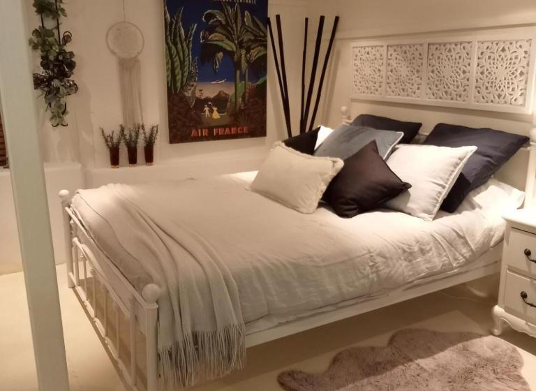 Номер Стандарт, Bronnies Place