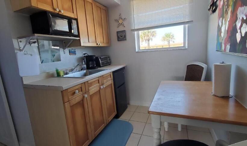 Студия Стандарт Вид на Море, Turquoise Beach Retreat~king Bed~daytona Beach