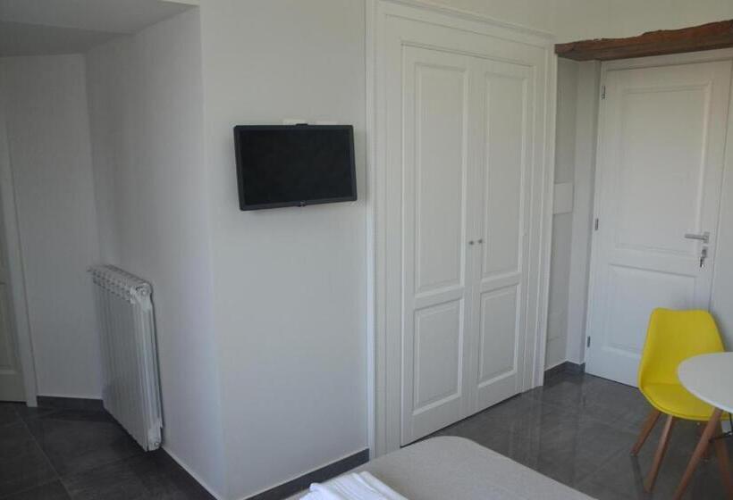 Номер Стандарт, Dc House