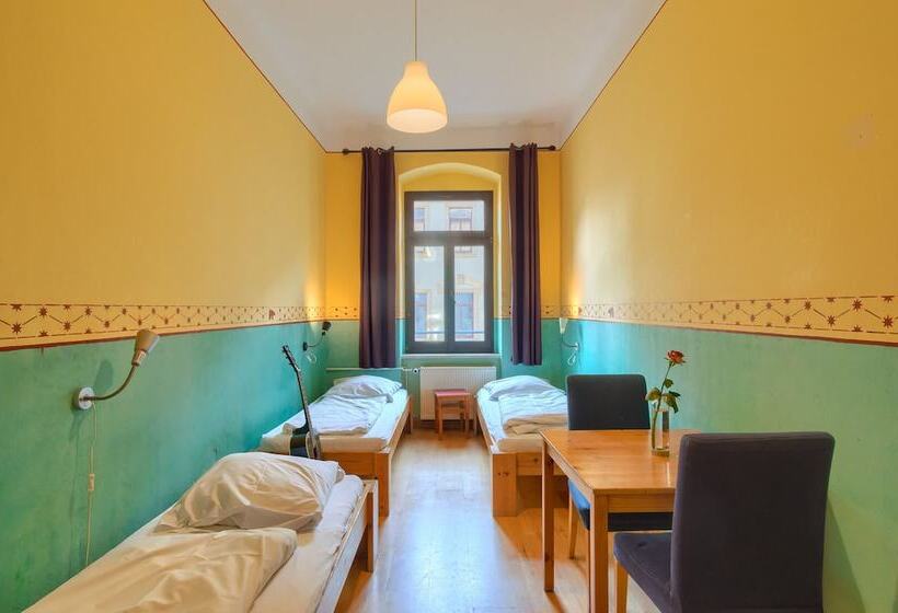 Трехместный Номер Стандарт Совместная Ванная, Hostel Mondpalast