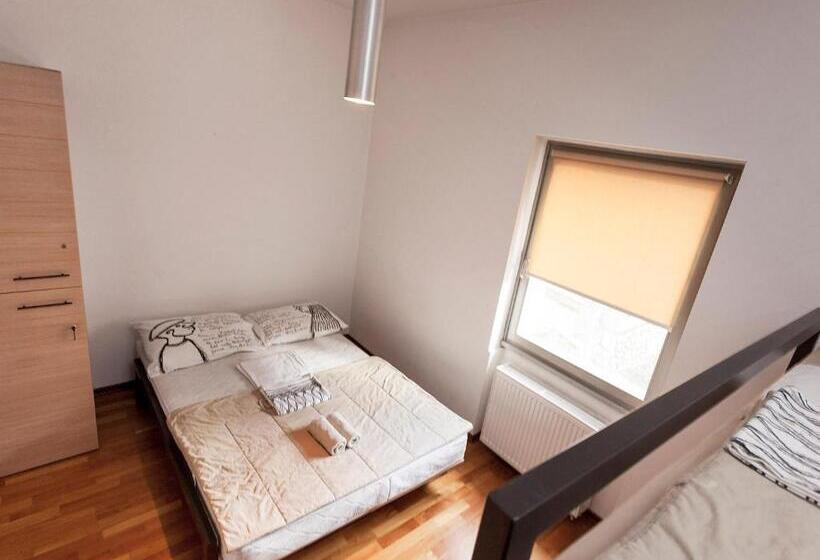 带共用浴室的标准房间, Hostel Situla