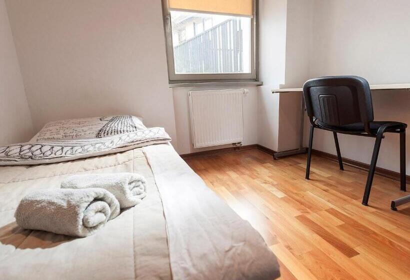 标准单人间共用浴室, Hostel Situla