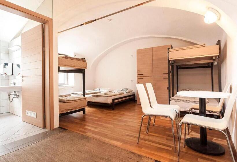 四人标准间, Hostel Situla