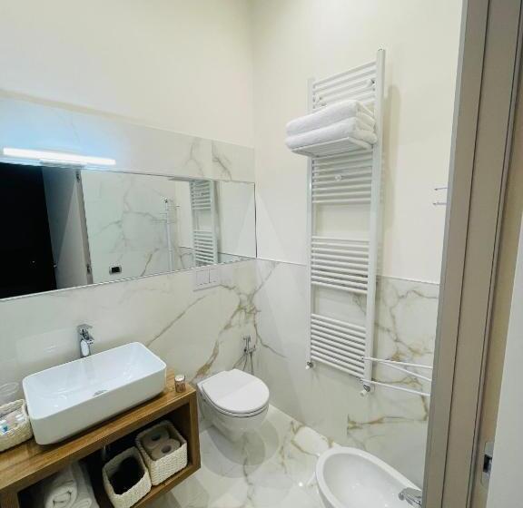 اتاق لوکس با بالکن, L’arco Bed&breakfast