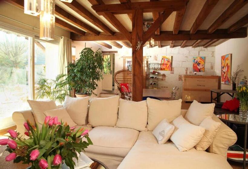 Дом 3 Спальни, Une Maison, Un Jardin