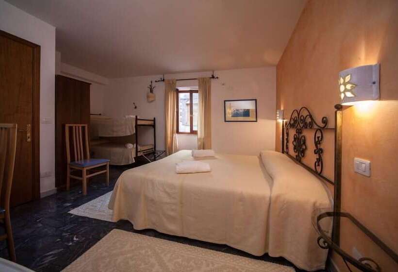 Четырехместный Номер Стандарт, Su Ghindalu Guesthouse