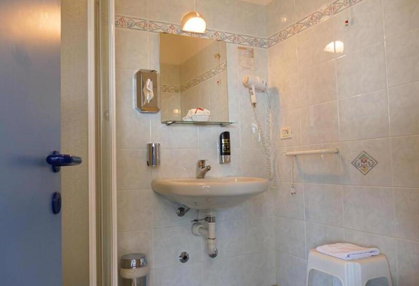 Номер Стандарт Вид на Озеро, Casa Marinella