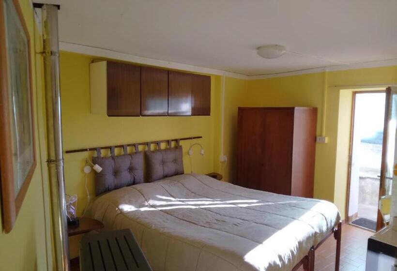Студио Стандарт Вид на Сад, B&b La Marmotta