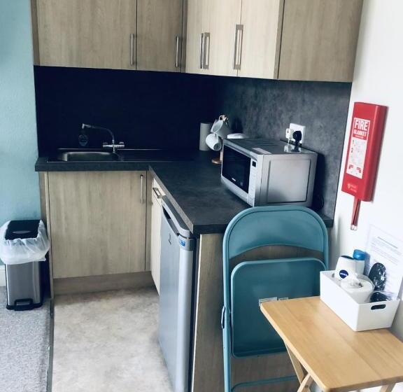 اتاق استاندارد با سرویس بهداشتی مشترک, Poole Stay