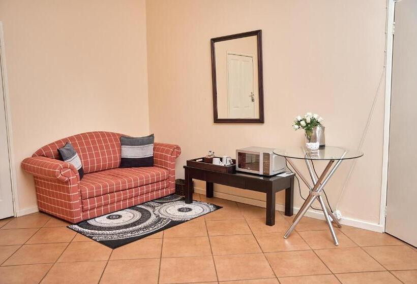 Номер Стандарт Трехместный, Seaview Executive Guest House