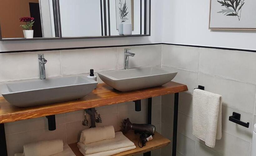 Apartamento 2 Dormitórios, Suite Haus Vargas