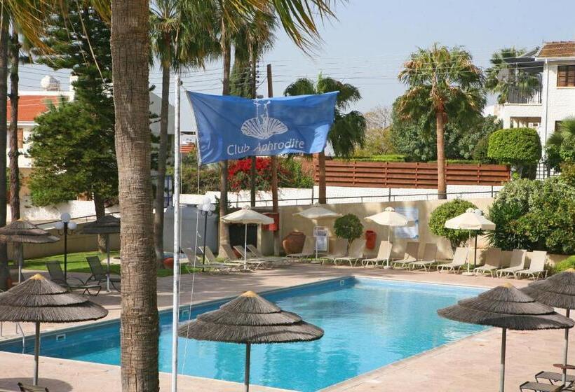 شقة غرفة واحدة, Club Aphrodite