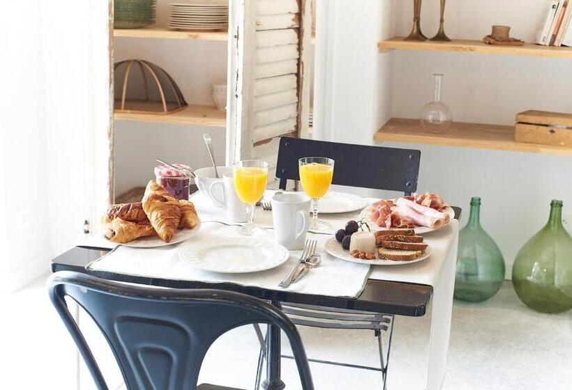 Люкс с гидромассажем, Maison 1634   Parking, Petit Dejeuner Compris, Proche Centre, Climatisation, Piscine