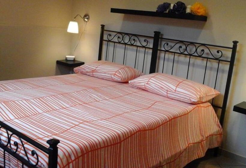 带大床的标准工作室, Happy Days B&b