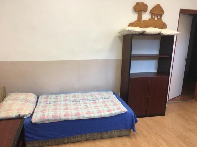 Семейный Номер, Göncölház