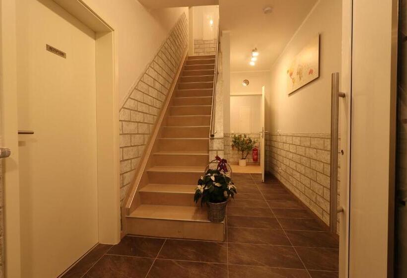 デラックスルーム, Schiller Pension