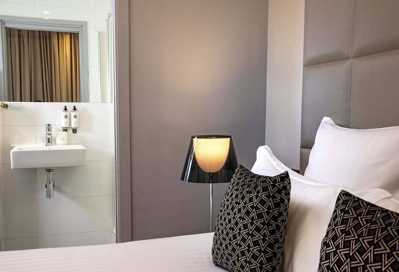 Люкс, First Hotel Paris Tour Eiffel