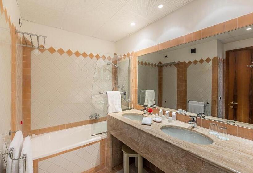 Классический номер с видом на горы, Grand Hotel Poltu Quatu