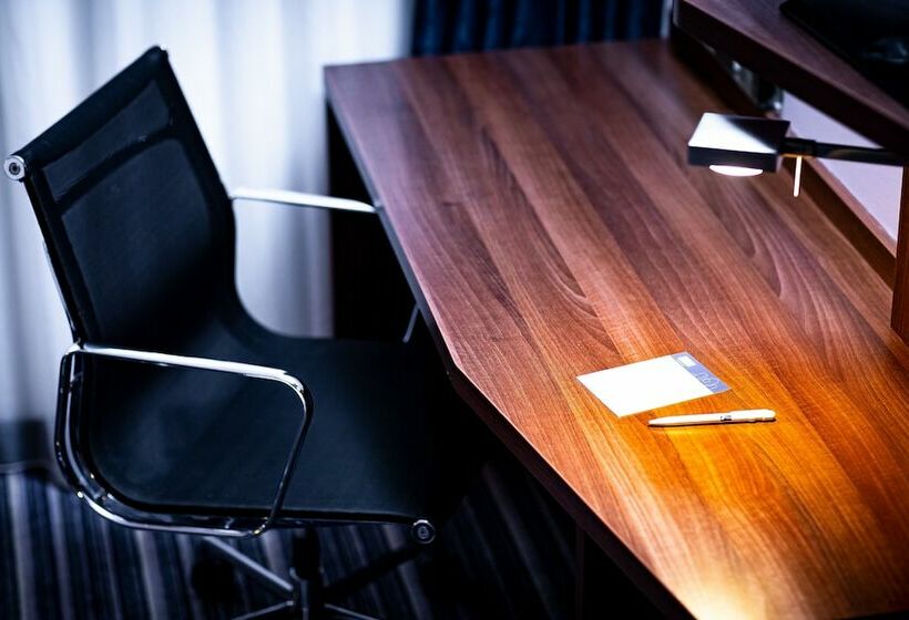 Номер Стандарт Двуспальная Кровать Вид на Город, Holiday Inn Express Amsterdam   Sloterdijk Station, An Ihg