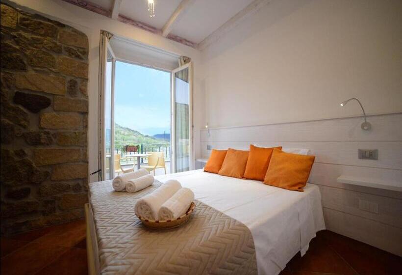 חדר סטנדרט עם מרפסת, B&b La Roccia Dell Elefante
