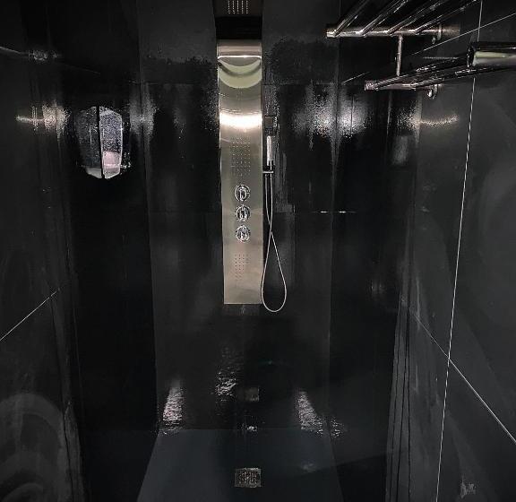 자쿠지 스위트, Glass Cube