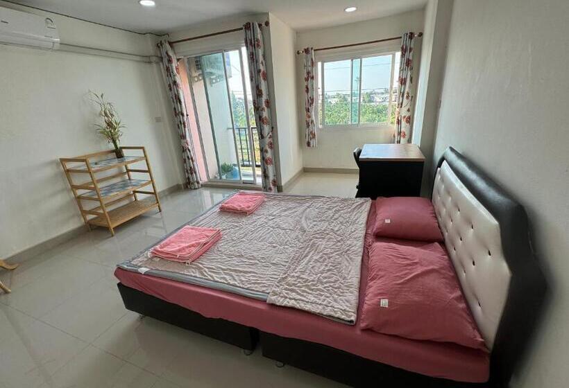 اتاق استاندارد با سرویس بهداشتی مشترک, Boom Inn