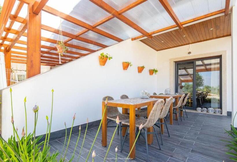 Номер Deluxe с Балконом, The Olive Hill Guesthouse