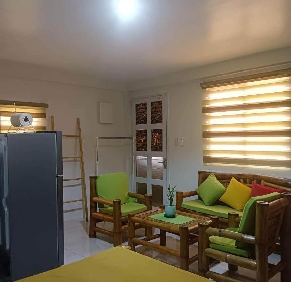 Студио Стандарт с Балконом, Michaels Homestay   Farm Villa Nr Patar Beach & Bolinao Falls