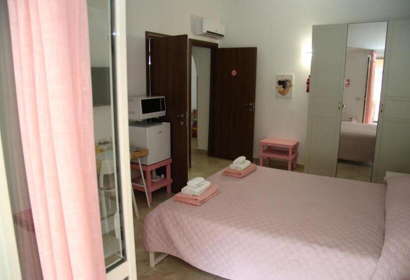 Трехместный Номер Стандарт с Балконом, B&b Casa Rosola