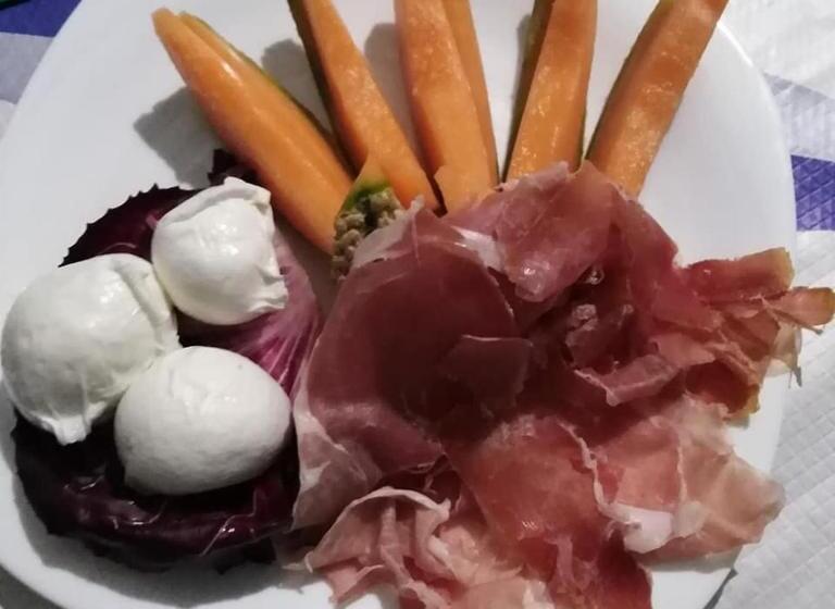 اتاق لوکس چهار تخته, Kirillos In Cilento