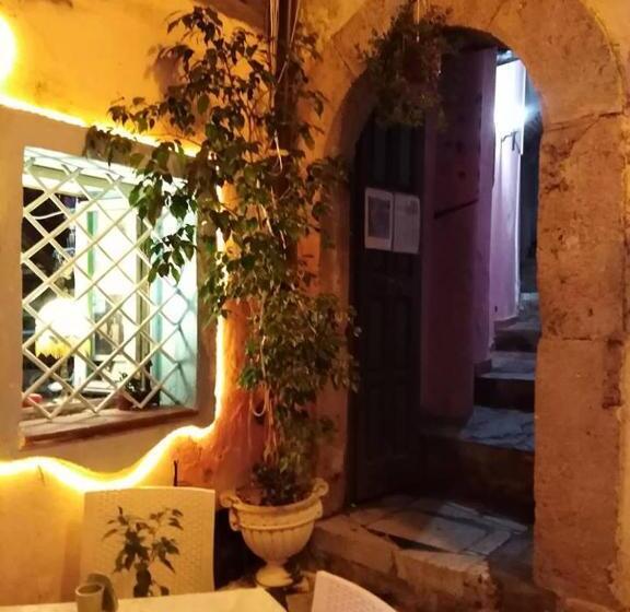 اتاق لوکس چهار تخته, Kirillos In Cilento