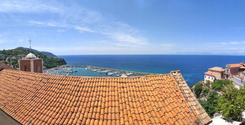 اتاق لوکس چهار تخته, Kirillos In Cilento