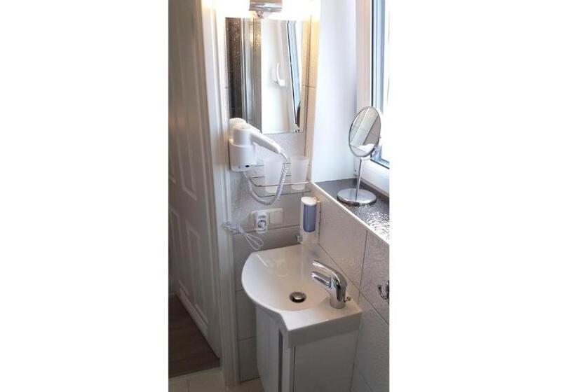 Номер Стандарт, Müller Residenz Zur S Bahn Karlsfeld