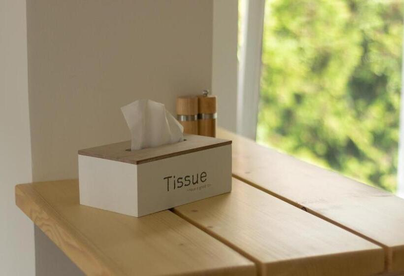 스위트, Treehouse Apartments