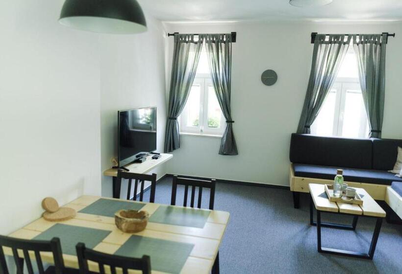 침실 1개 아파트, Treehouse Apartments
