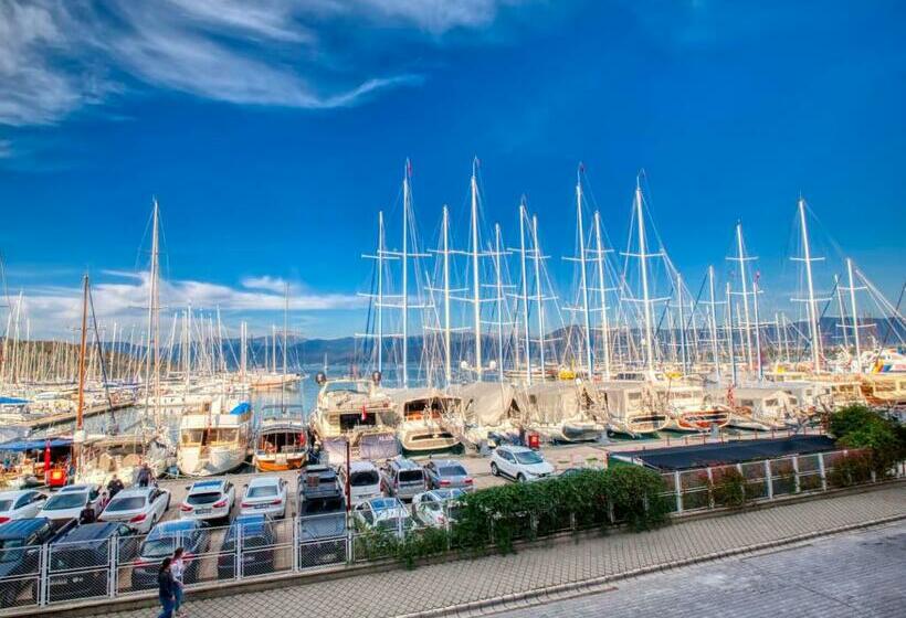 سوییت سوپریور با چشم‌انداز دریا, Ece Marina Suites