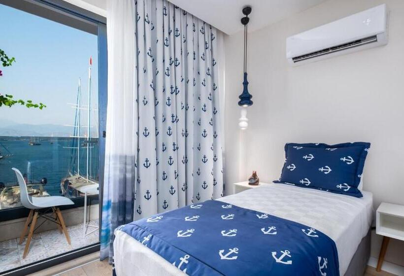 اتاق استاندارد چهار تخته با چشم‌انداز دریا, Ece Marina Suites