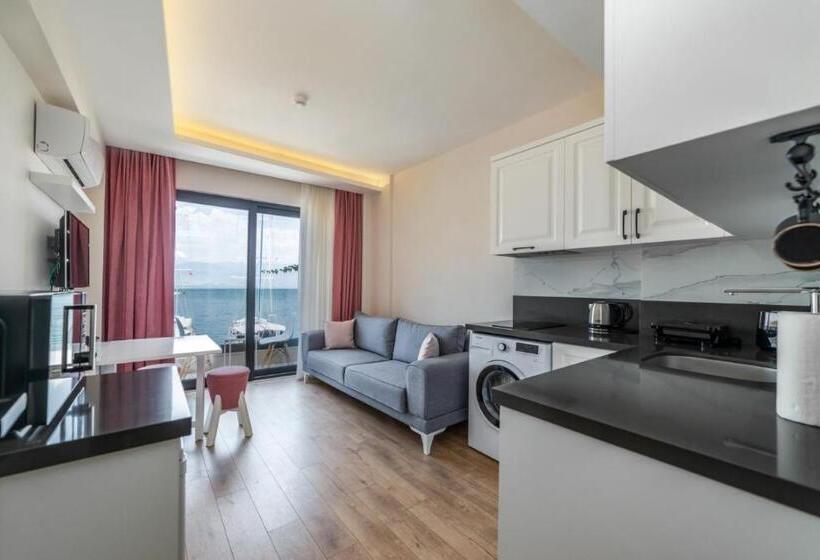 سوئیت با تخت بزرگ, Ece Marina Suites