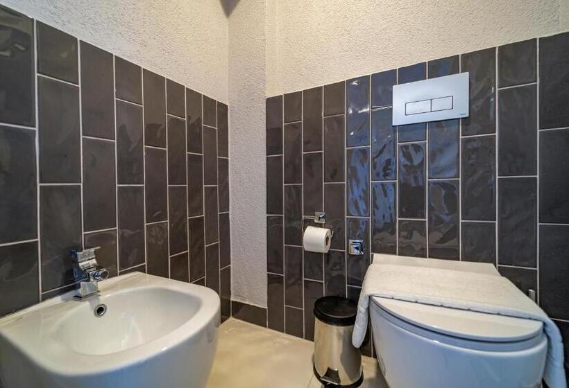 اتاق استاندارد چهارنفره با بالکن, Ece Marina Suites