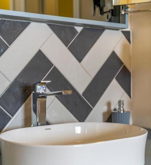اتاق استاندارد چهارنفره با بالکن, Ece Marina Suites