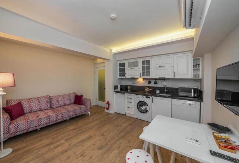 سوئیت با تخت بزرگ, Ece Marina Suites