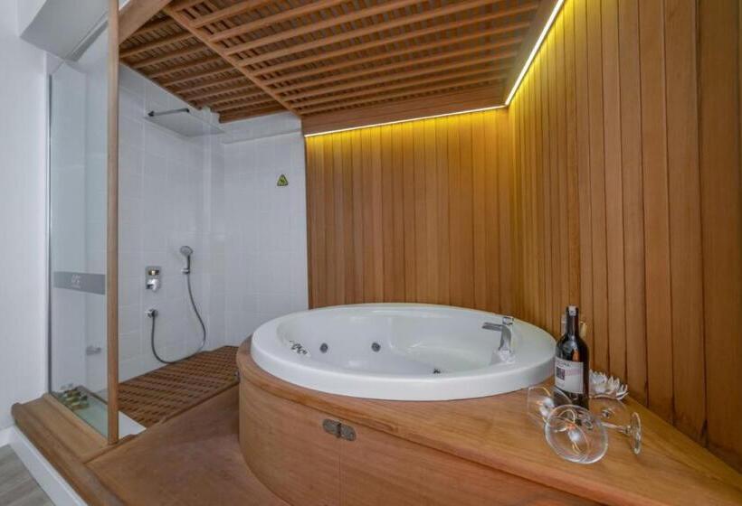 سوئیت با تخت بزرگ, Ece Marina Suites