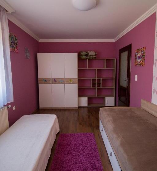Дом 1 Спальня, Barátkozó Vendégház