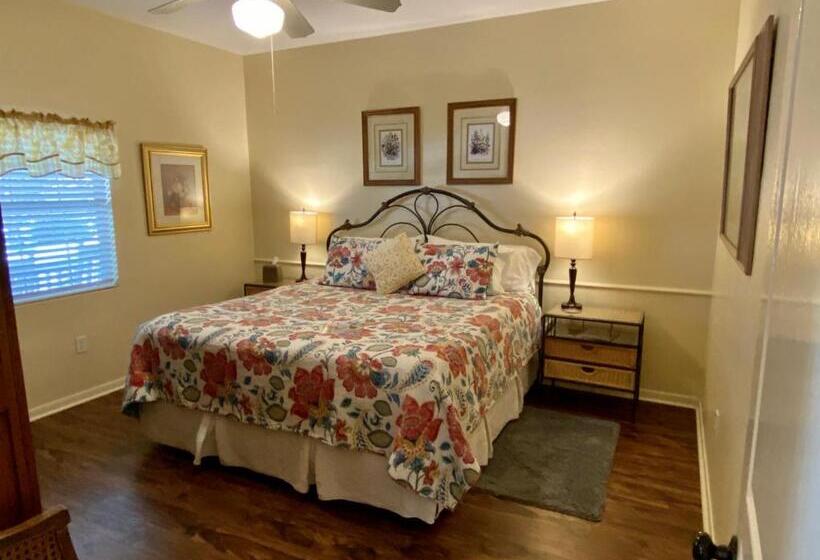 Дом 2 Спальни, Comal Inn