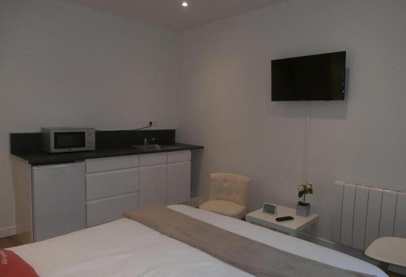 Comfort room with balcony, Au Claire De Lune